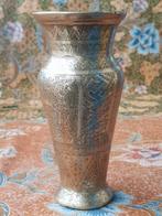 Mooie bewerkte antieke koperen vaas uit Indonesië 16,5 cm., Antiek en Kunst, Ophalen of Verzenden