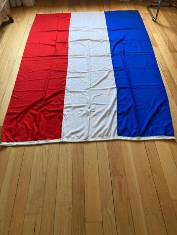 Grote Nederlandse vlag beschikbaar voor biedingen