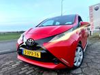 Toyota Aygo 1.0 VVT-i x-play NAP 5D Xenon/Led Nieuwmodel Blu, Auto's, Toyota, Euro 5, 4 stoelen, Origineel Nederlands, Bedrijf