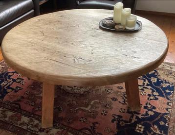 Grote ronde massief eiken salon tafel,oud eiken,ca 1.20 diam beschikbaar voor biedingen