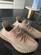 Yeezy beige unisex maat 36, Kleding | Dames, Schoenen, Ophalen of Verzenden, Zo goed als nieuw, Overige kleuren