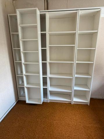 Boekenkast beschikbaar voor biedingen