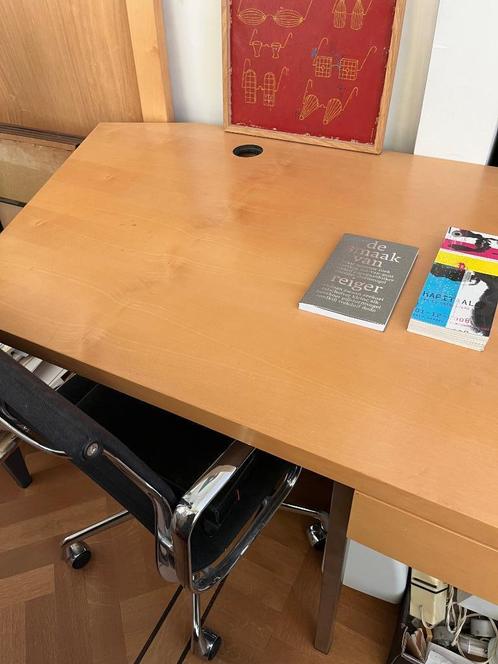 Elegant licht DESIGN werkbureautje of side table, Huis en Inrichting, Bureaus, Zo goed als nieuw, Bureau, Ophalen