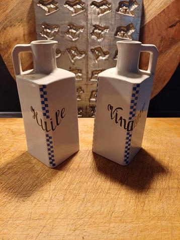Antieke set Vinaigre & Huile van Nimy blauwe blokjesrand beschikbaar voor biedingen