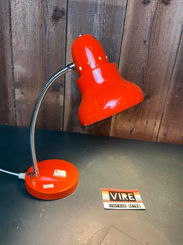 Vintage jaren 70 oranje tafellamp beschikbaar voor biedingen