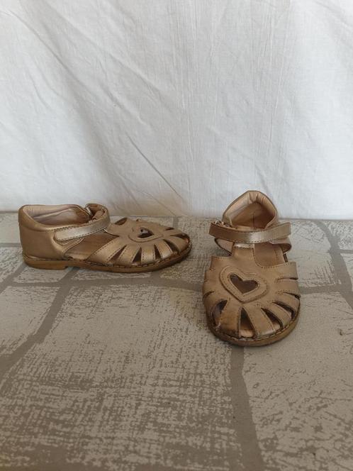 mooie goudkleurige sandalen met hartje. Mt 29. Merk Stups, Kinderen en Baby's, Kinderkleding | Schoenen en Sokken, Zo goed als nieuw