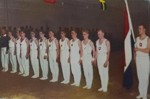 40 SPORTEN 123 Heren keur-corps turnen, Verzamelen, Sportartikelen en Voetbal, Zo goed als nieuw, Poster, Plaatje of Sticker, Overige sporten