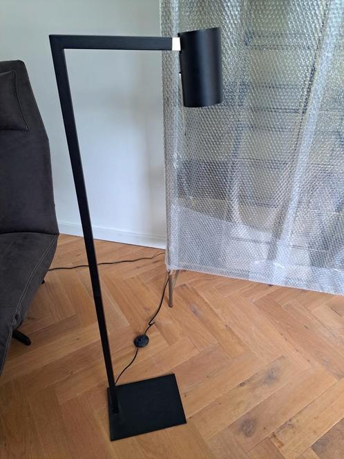 Lucide LESLEY vloerlamp zwart met gouden accenten, Huis en Inrichting, Lampen | Vloerlampen, Zo goed als nieuw, Minder dan 100 cm