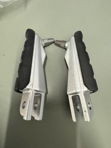   Nieuwe set voetsteun S1000XR 2020-2024 beschikbaar voor biedingen