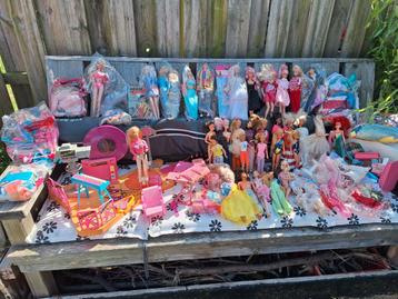 vintage Mattel barbies groot lot 2bananendozen vol beschikbaar voor biedingen