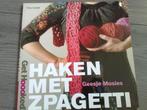 Boek = Get Hoooked! Haken met zpagetti, Hobby en Vrije tijd, Breien en Haken, Patroon of Boek, Zo goed als nieuw, Haken, Verzenden