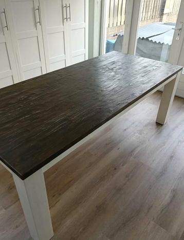 Landelijke eetkamertafel 220cm lang beschikbaar voor biedingen
