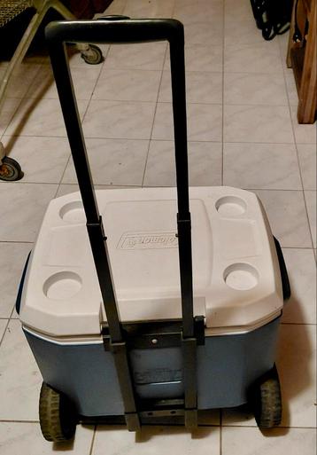 Coleman koelbox op wielen met koelelementen. beschikbaar voor biedingen