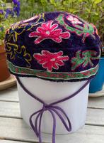 Kindermutsje geborduurd, Kleding | Dames, Hoeden en Petten, Ophalen of Verzenden, Zo goed als nieuw, One size fits all