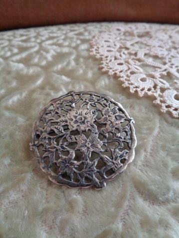 Brocante Broche Filigraan Bloemen   ** Mimosa ** beschikbaar voor biedingen
