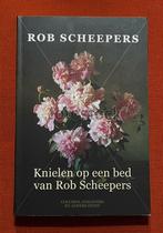 Knielen op een bed van Rob Scheepers - columns, oneliners, Boeken, Film, Tv en Media, Rob Scheepers, Ophalen of Verzenden, Zo goed als nieuw