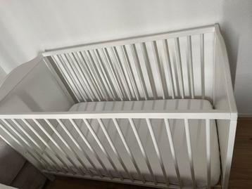 Ledikant IKEA- wit beschikbaar voor biedingen