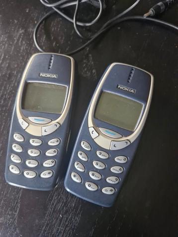 2 x Nokia 3310 (werking onbekend) + 1 oplader beschikbaar voor biedingen