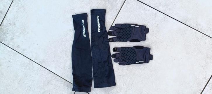 Rockrider Fietshandschoenen & Armstukken - Maat S, Fietsen en Brommers, Fietsen | Mountainbikes en ATB, Zo goed als nieuw, Fully