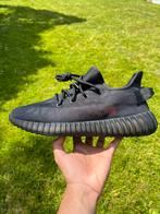 Yeezy Boost 350 V2 Mono Cinder - Maat 44 - Nieuw!, Kleding | Heren, Schoenen, Zwart, Nieuw, Ophalen of Verzenden, Sneakers of Gympen