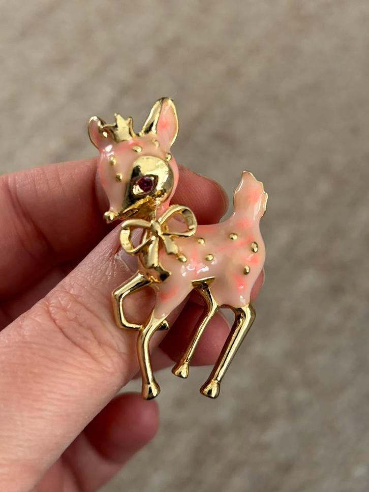 Broche ree hert bambi, Sieraden, Tassen en Uiterlijk, Broches, Nieuw, Overige materialen, Ophalen of Verzenden