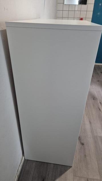 IKEA kledingkast en dozen (2 jaar gebruikt, goede staat)