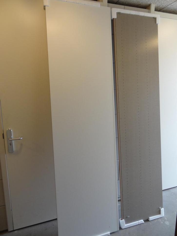 NIEUW! 2 Planken Van De Senso Slaapkamerkast, Doe-het-zelf en Verbouw, Hout en Planken, Nieuw, Plank, 200 tot 250 cm, Minder dan 25 mm