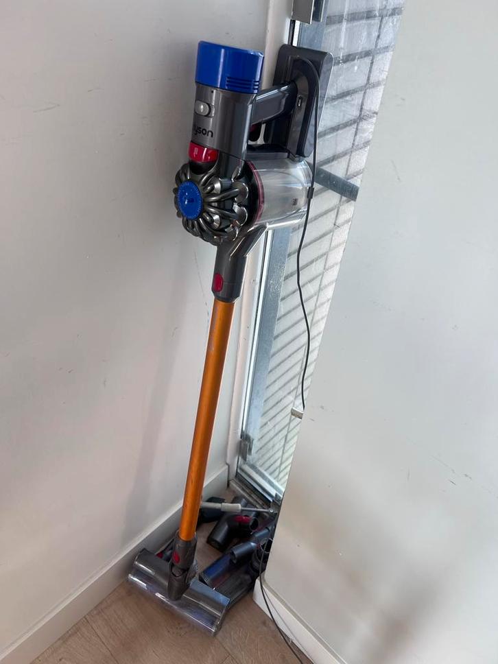 Dyson V8 absolute+ Steelstofzuiger, Witgoed en Apparatuur, Stofzuigers, Gebruikt, Stofzuiger, Minder dan 1200 watt, Reservoir