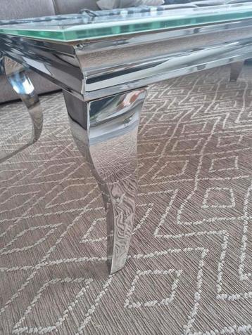 Prachtige glazen eettafel en salontafel set beschikbaar voor biedingen