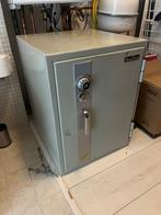 Oude zware originele kluis met draaislot, Ophalen, Gebruikt