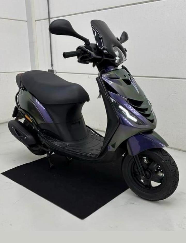 Piaggio Zip 4T I-Get 2018 Glans Cameleon FULL OPTION 45km, Fietsen en Brommers, Handleidingen en Instructieboekjes, Zo goed als nieuw
