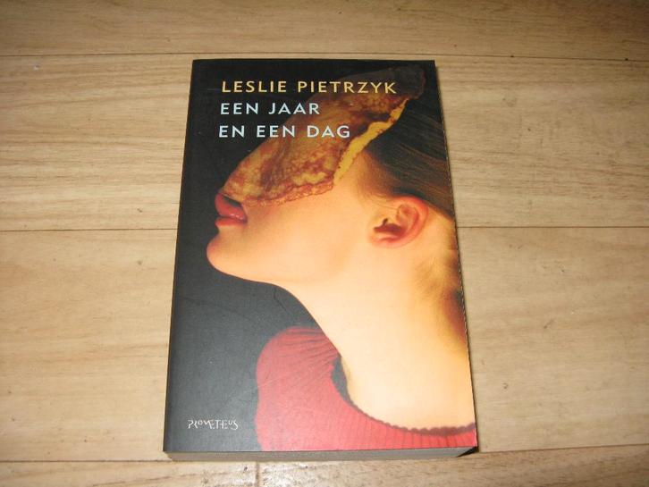 Leslie Pietrzyk - Een jaar en een dag, Boeken, Romans, Zo goed als nieuw, Ophalen of Verzenden
