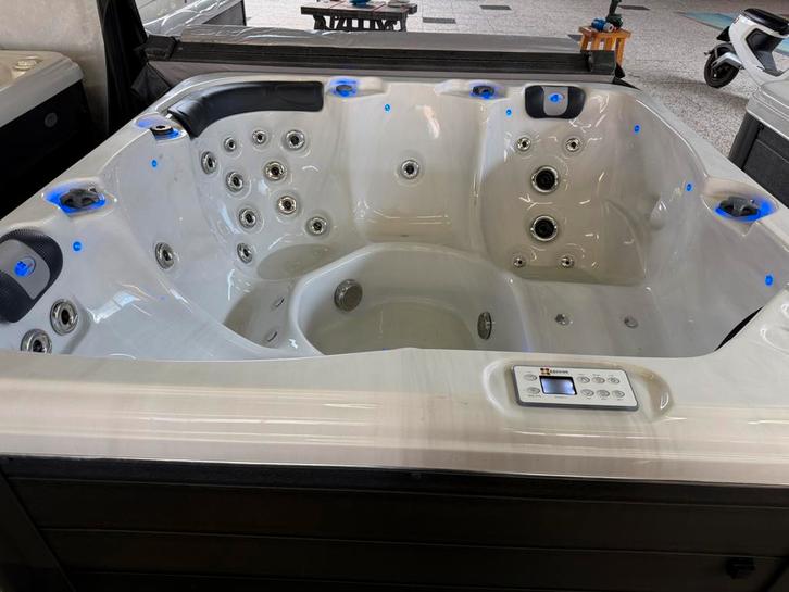 Passion Spa Relax, in Nieuwstaat, Tuin en Terras, Bubbelbaden en Hottubs, Zo goed als nieuw, Filter, Ophalen