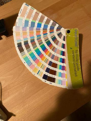 Kleurenwaaier Pantone coated/uncoated beschikbaar voor biedingen