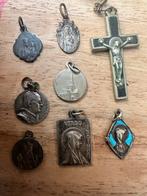 8 Antieke Religieuze Medaille Hangers Emaille Details Vintag, Ophalen of Verzenden