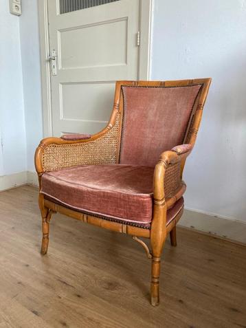 Lightbrown armchair / Fauteuil kastanjebruin beschikbaar voor biedingen