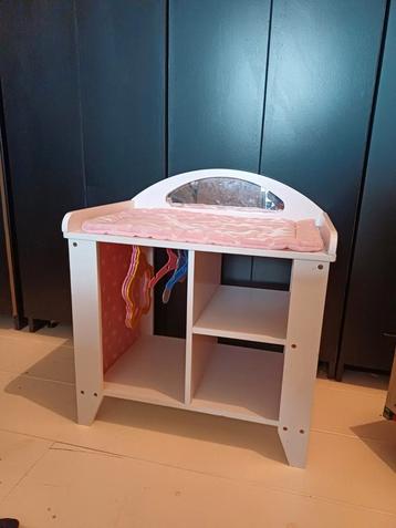 Commode verschoontafel voor poppen, roze wit. beschikbaar voor biedingen