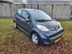 Peugeot 107 1.0 12V 5DR 2009 Grijs, Auto's, Voorwielaandrijving, Stof, 4 stoelen, 68 pk