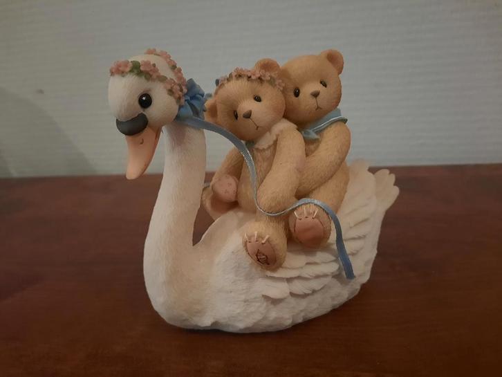 Cherished Teddies Matt & Vicki Zwaan Beeldje, Verzamelen, Beren en Cherished Teddies, Gebruikt, Beeldje, Cherished Teddies, Ophalen of Verzenden