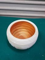 Bloempot van crème aardewerk, rond, Tuin en Terras, Bloempotten, Ophalen of Verzenden, 'T Olde Gre-j, Info@toldegrej.nl, Endepoelstraat 20f Didam