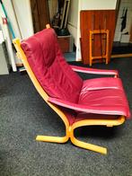 Rode Lederen Relaxfauteuil met Houten Frame, Huis en Inrichting, Fauteuils, Ophalen, Gebruikt, Geen, 50 tot 75 cm