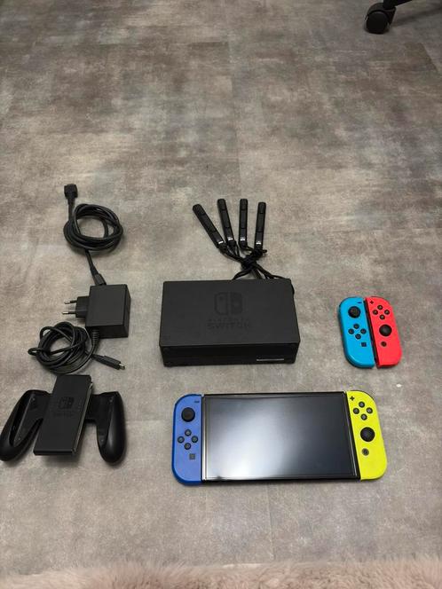 Nitendo switch oled, Spelcomputers en Games, Spelcomputers | Nintendo Switch, Zo goed als nieuw, Switch OLED, Met 2 controllers