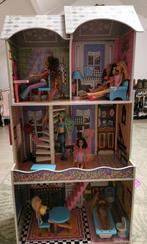 Poppenhuis met 9 barbies en poppenmeubels, Ophalen of Verzenden, Gebruikt, Barbie
