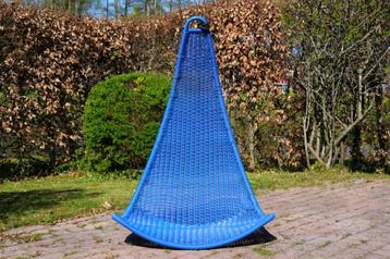 Blauwe Ikea hangstoel beschikbaar voor biedingen