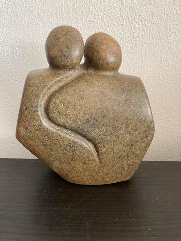 Stenen Sculptuur - Omhelzend Koppel - Gepolijst Voorzijde beschikbaar voor biedingen