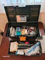 Naaidoos met diverse fournituren, Hobby en Vrije tijd, Ophalen of Verzenden, Gebruikt, Garen of Naald(en)