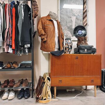 Deens vintage dressoir – platenspeler kastje in stijlvolle beschikbaar voor biedingen