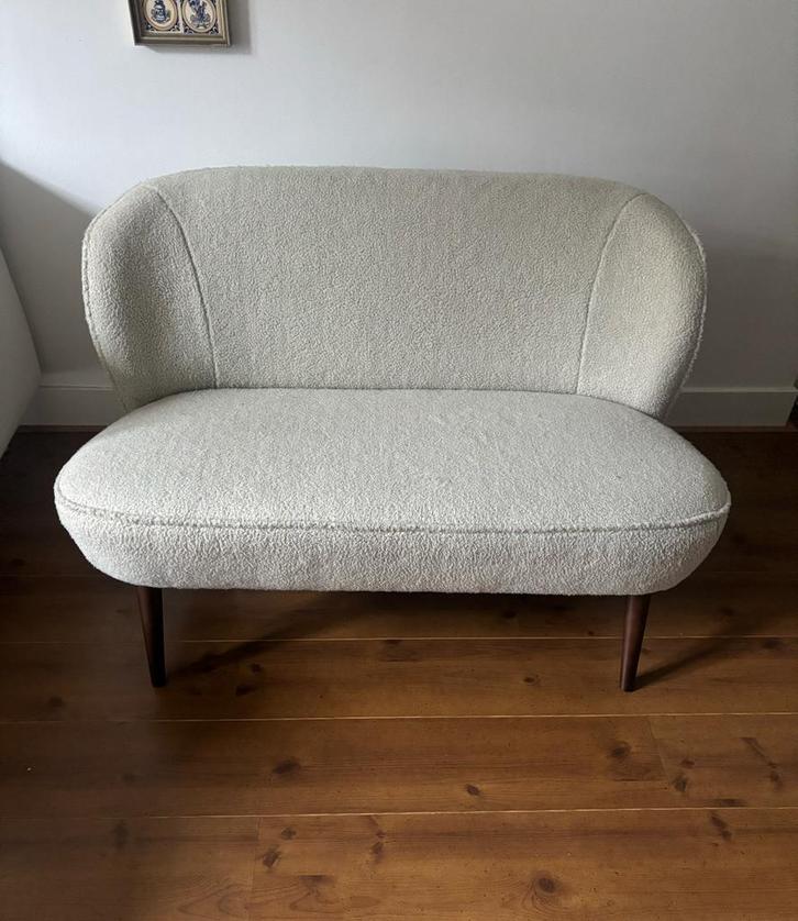 Woood Bank creme - Zo goed als nieuw, Huis en Inrichting, Banken | Sofa's en Chaises Longues, Zo goed als nieuw, Tweepersoons
