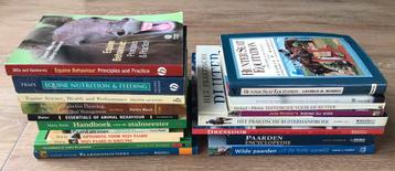 Grote verzameling boeken over Paarden ! beschikbaar voor biedingen