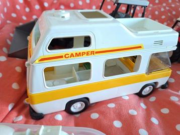 Playmobile camper plus poppetjes ed beschikbaar voor biedingen